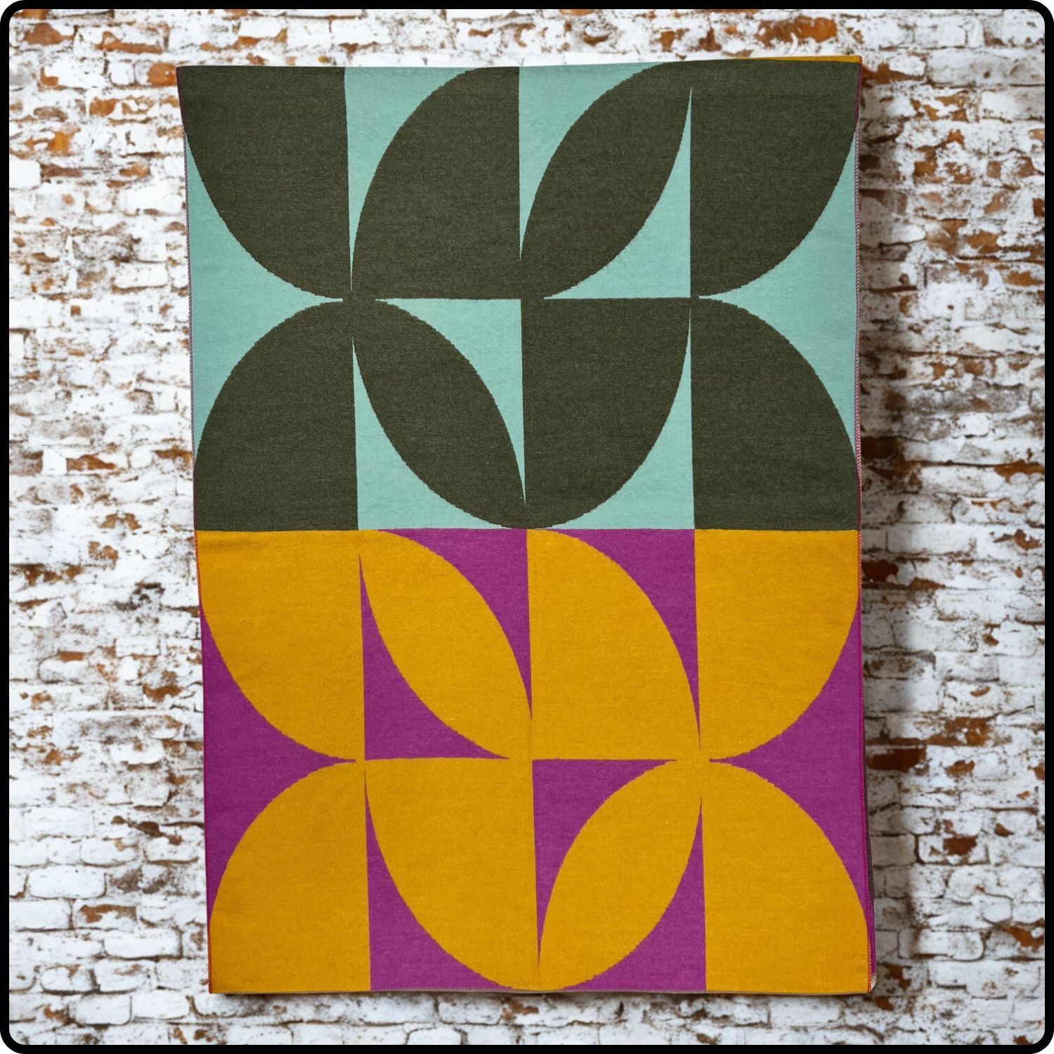 Retro print on cashmere blend scarf in mixed Magenta - SCRM