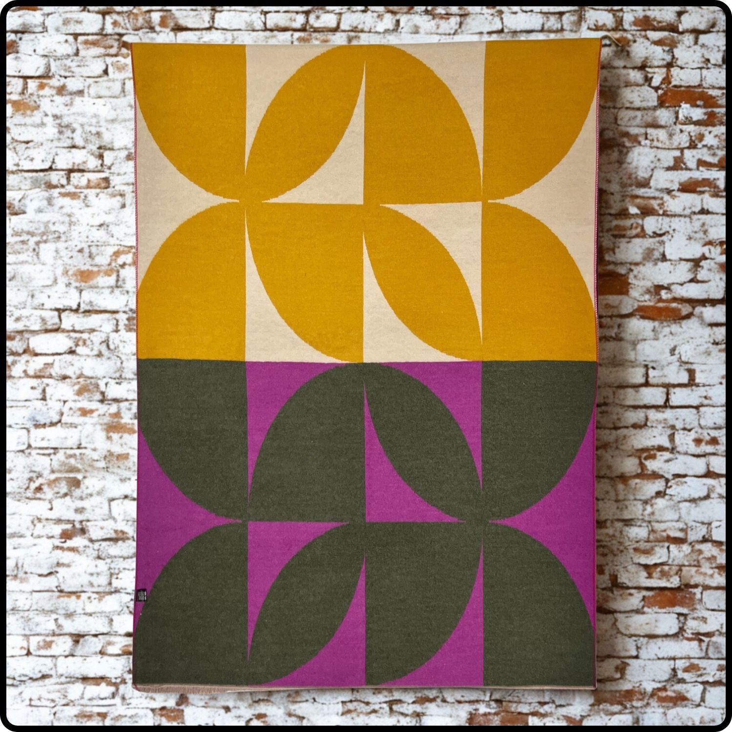 Retro print on cashmere blend scarf in mixed Magenta - SCRM