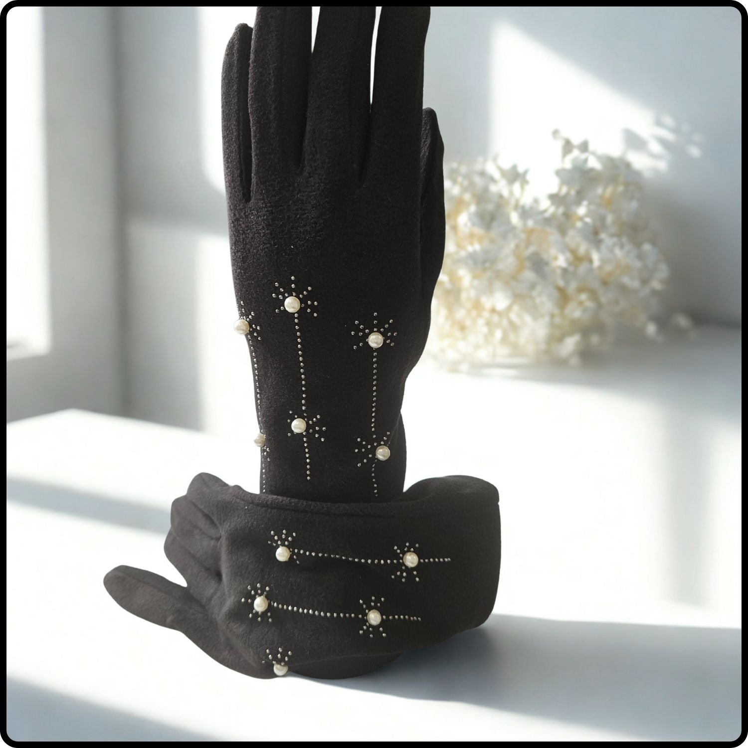 Pearl Motif Suedette Fabric Touch Screen Gloves One Size in Black-PGB