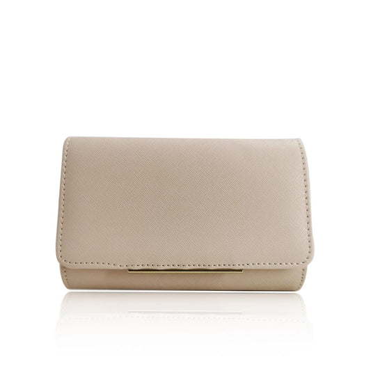 Experience the versatility and style of our Sara Mini Clutch Bag in Ivory. Perfect for both formal and casual occasions, this compact bag still has enough room for all your essentials.