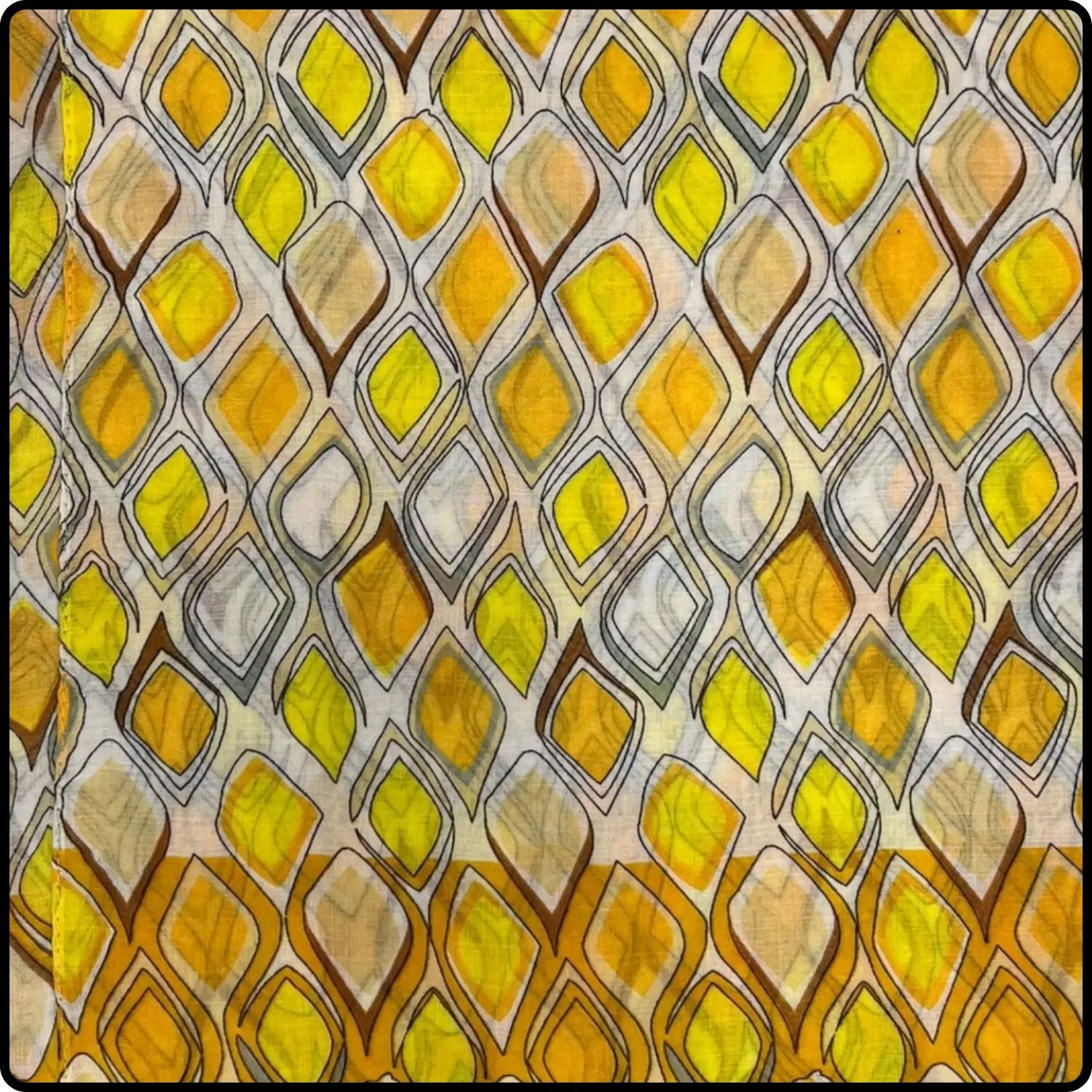 Diamond Patterned Scarf with Fringes in Yellow-SDFY