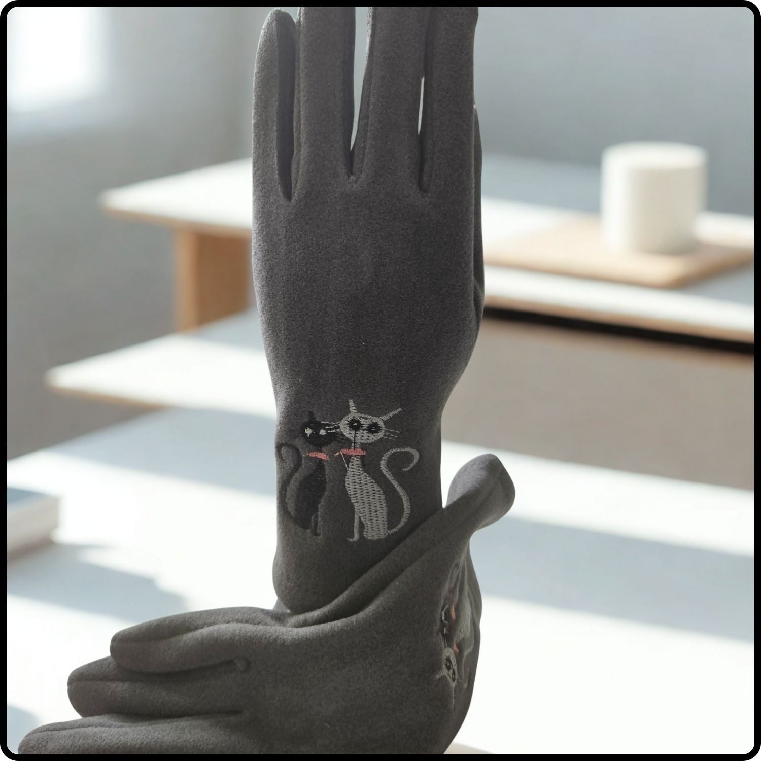 Cat Duo Suedette Fabric Touch Screen Gloves One Size in Grey-CDG
