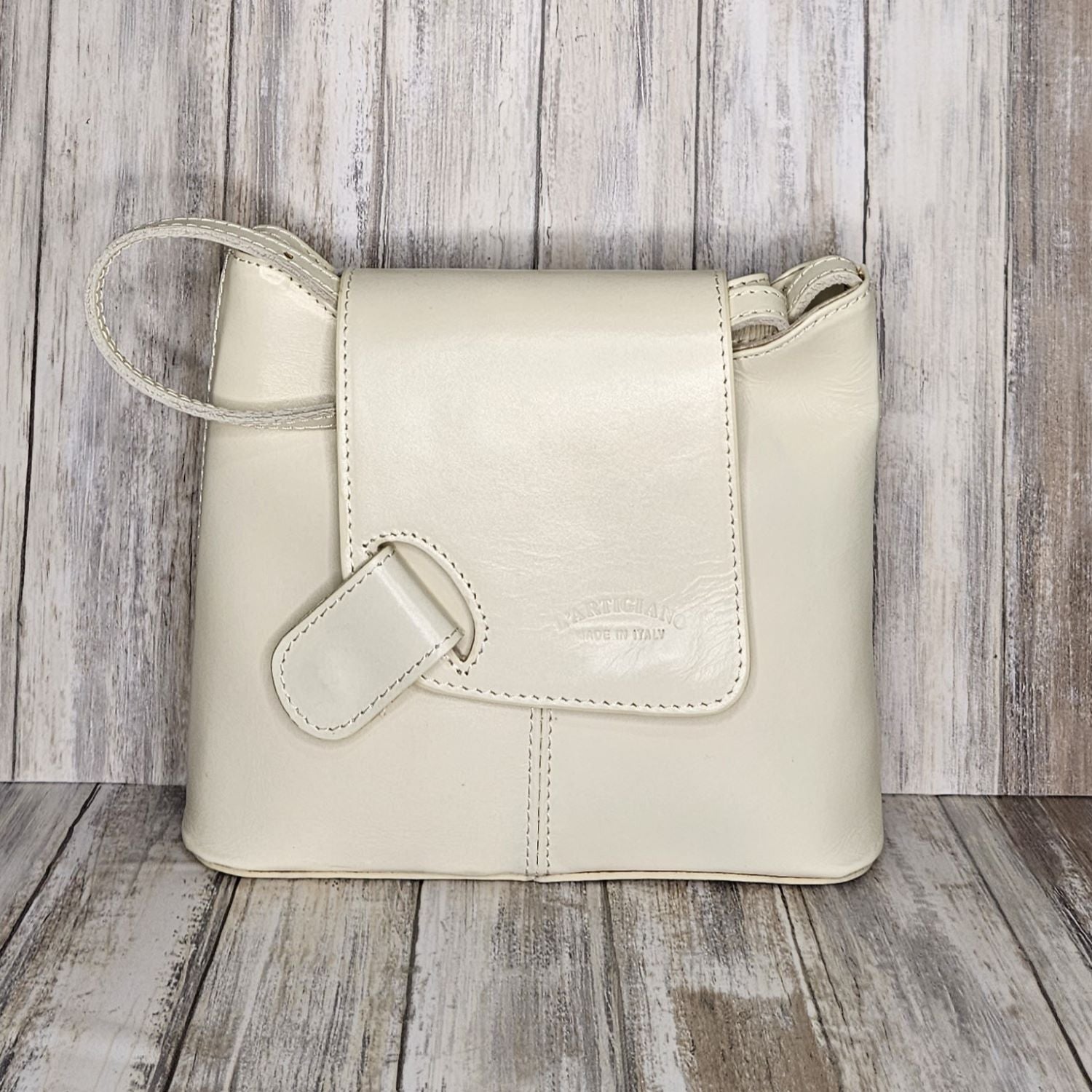 Crafted with Italian leather, this cross body bag features a magnetic dot and zip closure and an adjustable strap for a stylish look.       Back Zip Pocket   Internal Slip Pocket   Silver Hardware   H20cm x W24cm x D6cm