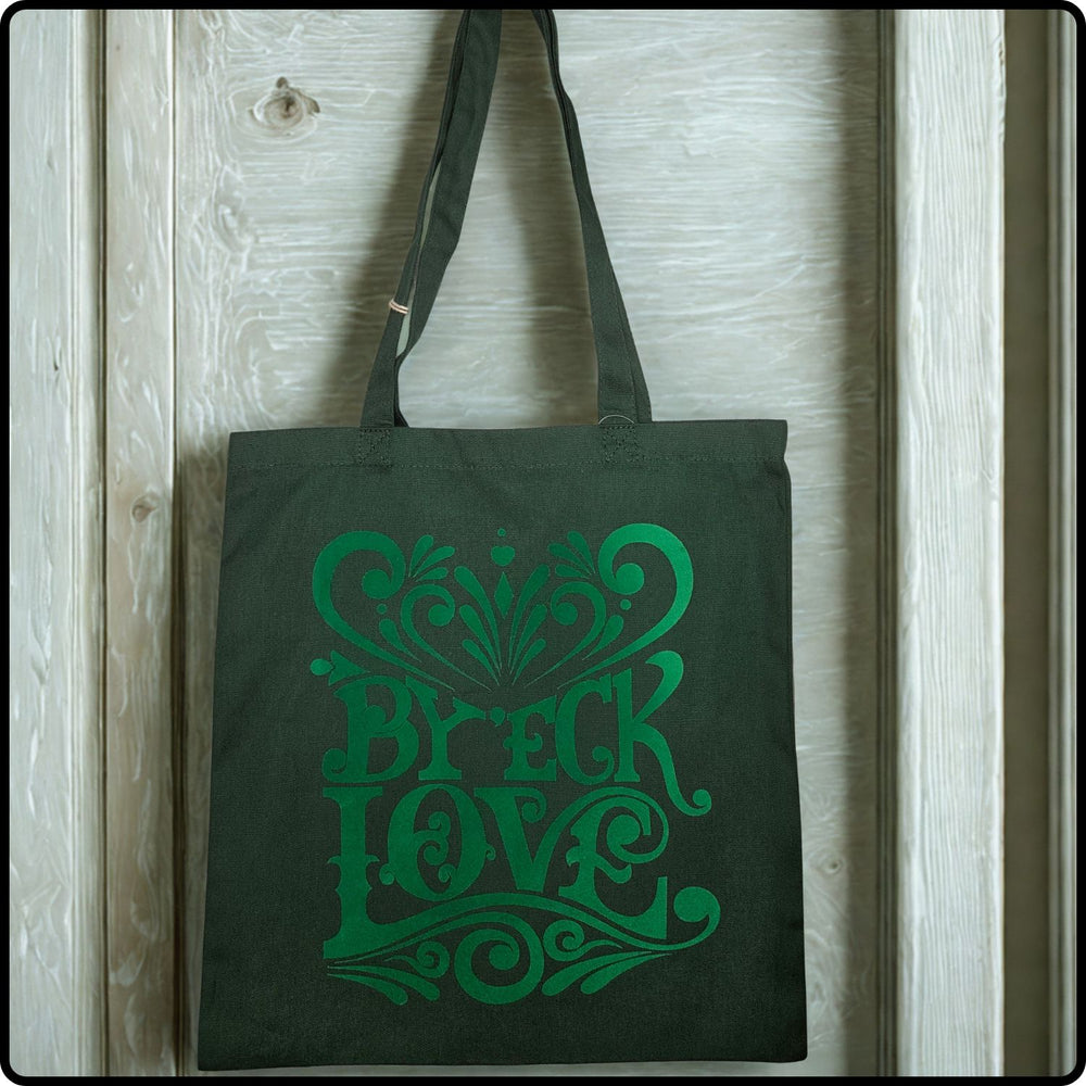 By Eck Love-Green-4401