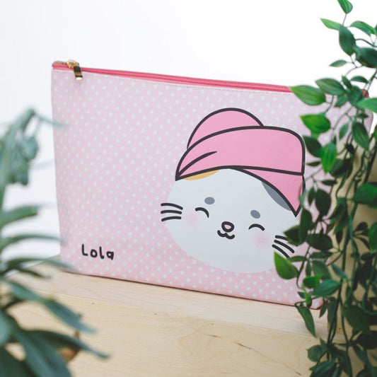 The adorable Lola the Cat large-capacity toiletry bag is perfect for everyday use or for travelling. Made from hard-wearing PVC, it's easy to wipe clean, making it a reliable companion for wherever your journey takes you. Store your makeup, toiletries, and more in this stylish and practical bag.  H:18cm x W:32cm x D:7cm