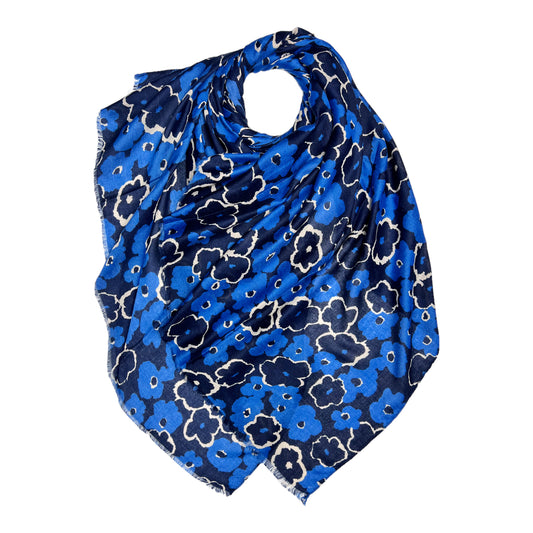Elevate your style with our exquisite Vinca flower print scarf. The vibrant blue hue and delicate fringe finish make this a truly beautiful accessory. Embrace the power of nature and add a touch of sophistication to any outfit.