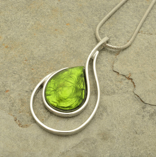 This lime green foil necklace is a stunning accessory with a touch of artistry. The foil-backed resin gives it a unique texture and adds a luxurious shine.