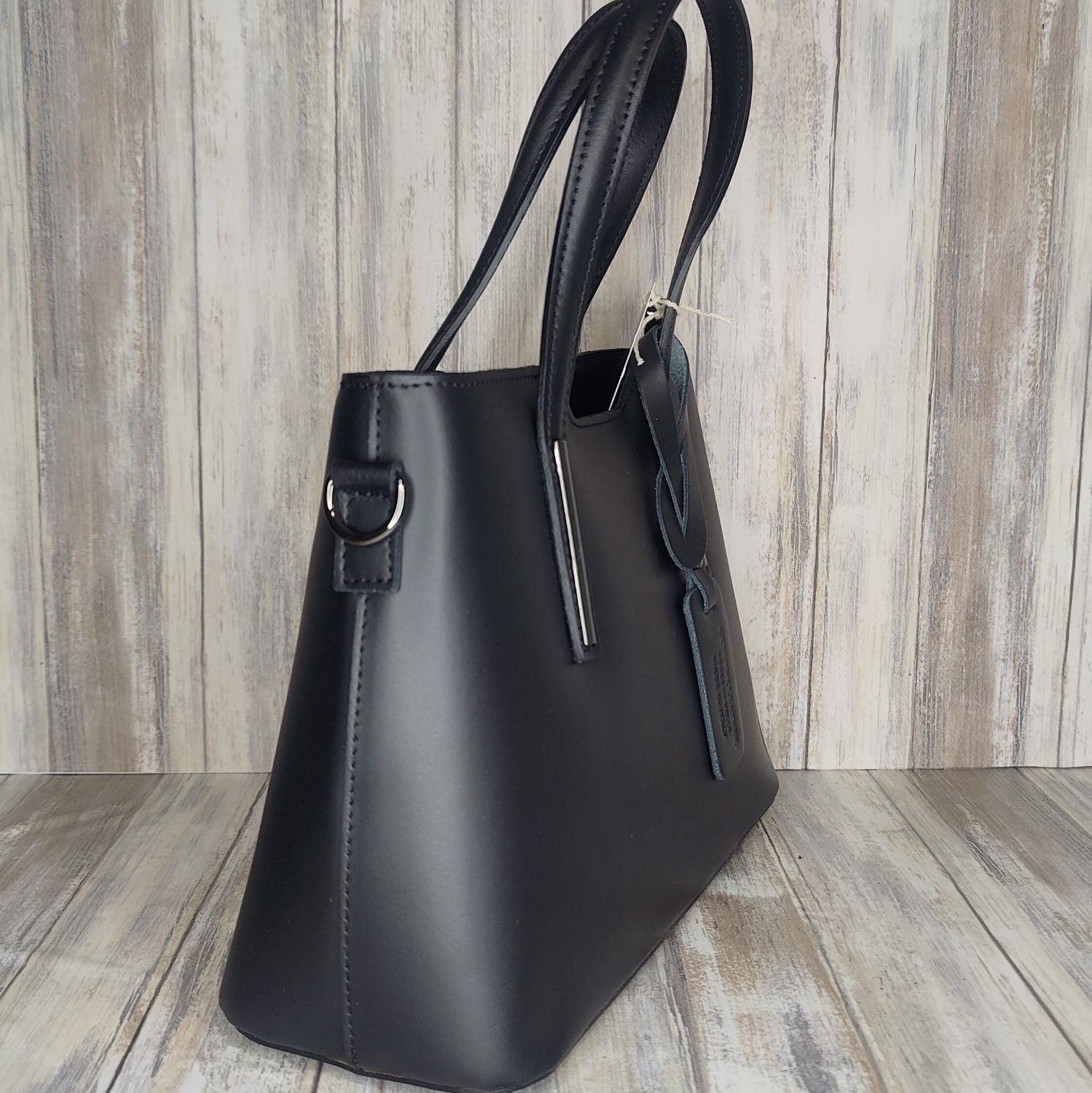 Elevate your style with this stunning Italian leather double compartment handbag.  Its soft yet structured design looks beautiful and feels equally beautiful to wear. This is a classic design that will match with any outfit and is the perfect size for all your essential items. Get ready to make a statement with this fashionable and functional addition to your wardrobe.  We love this bag!