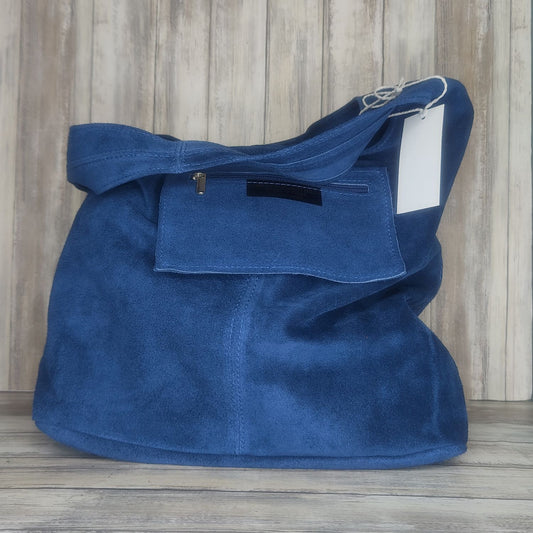 Achieve effortless boho style with the Suede Leather Slouchy Bag! Crafted from luxurious suede leather, this slouchy shoulder bag is not only eye-catching, but comfortable and wearable too. Soak in the compliments when you carry it!  Magdot Closure  Zipped Purse with Chain  h60cm x w37cm x d16cm   Silver Hardware  Handle Drop 38cm