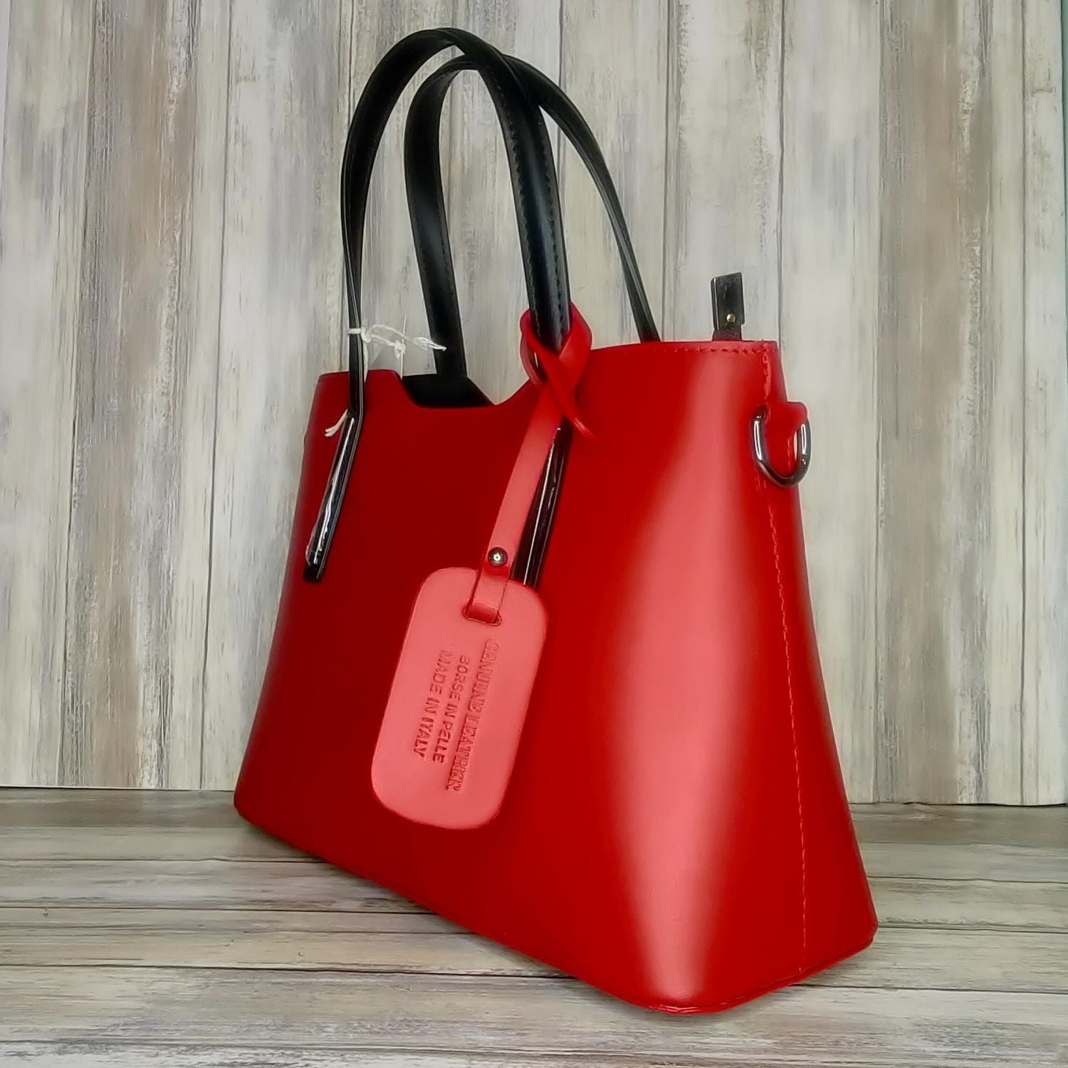 Elevate your style with this stunning Italian leather double compartment handbag.  Its soft yet structured design looks beautiful and feels equally beautiful to wear. This is a classic design that will match with any outfit and is the perfect size for all your essential items. Get ready to make a statement with this fashionable and functional addition to your wardrobe.  We love this bag!