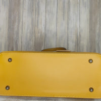 Elevate your style with this stunning Italian leather double compartment handbag.  Its soft yet structured design looks beautiful and feels equally beautiful to wear. This is a classic design that will match with any outfit and is the perfect size for all your essential items. Get ready to make a statement with this fashionable and functional addition to your wardrobe.  We love this bag!