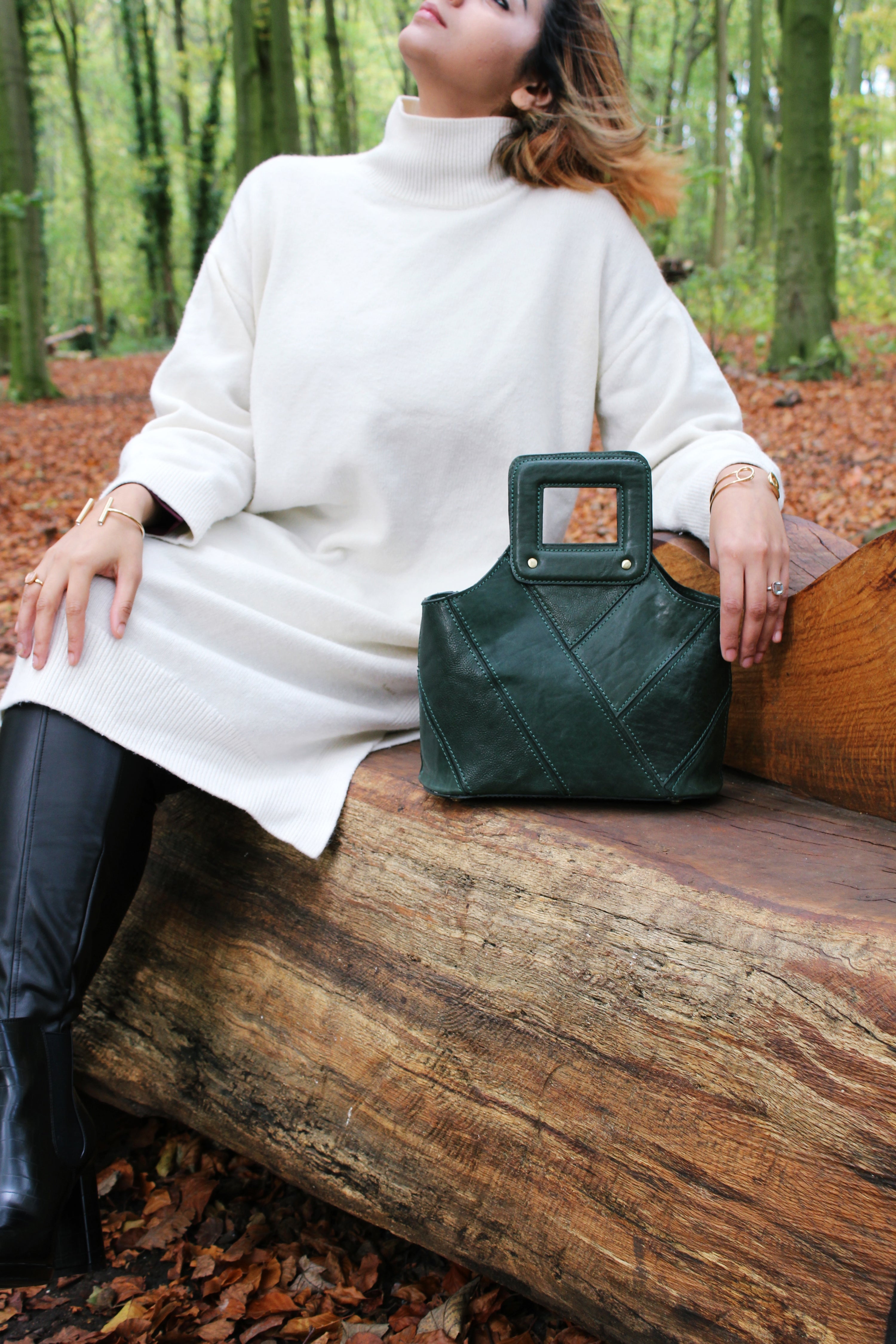 Alizay is a beautiful green leather handbag with an absolutely stunning stitched exterior. The attention to style is reflected in small details such as covering the magnetic closure with a thin layer of leather. The interior is a super soft microfibre lining with slots for cards, lipstick and mobile phone. It also has a zipped pocket for valuables. The bottom of the Alizay bag is studded so you can put her down without worrying about scuffs or damage.  Adjustable leather shoulder strap.