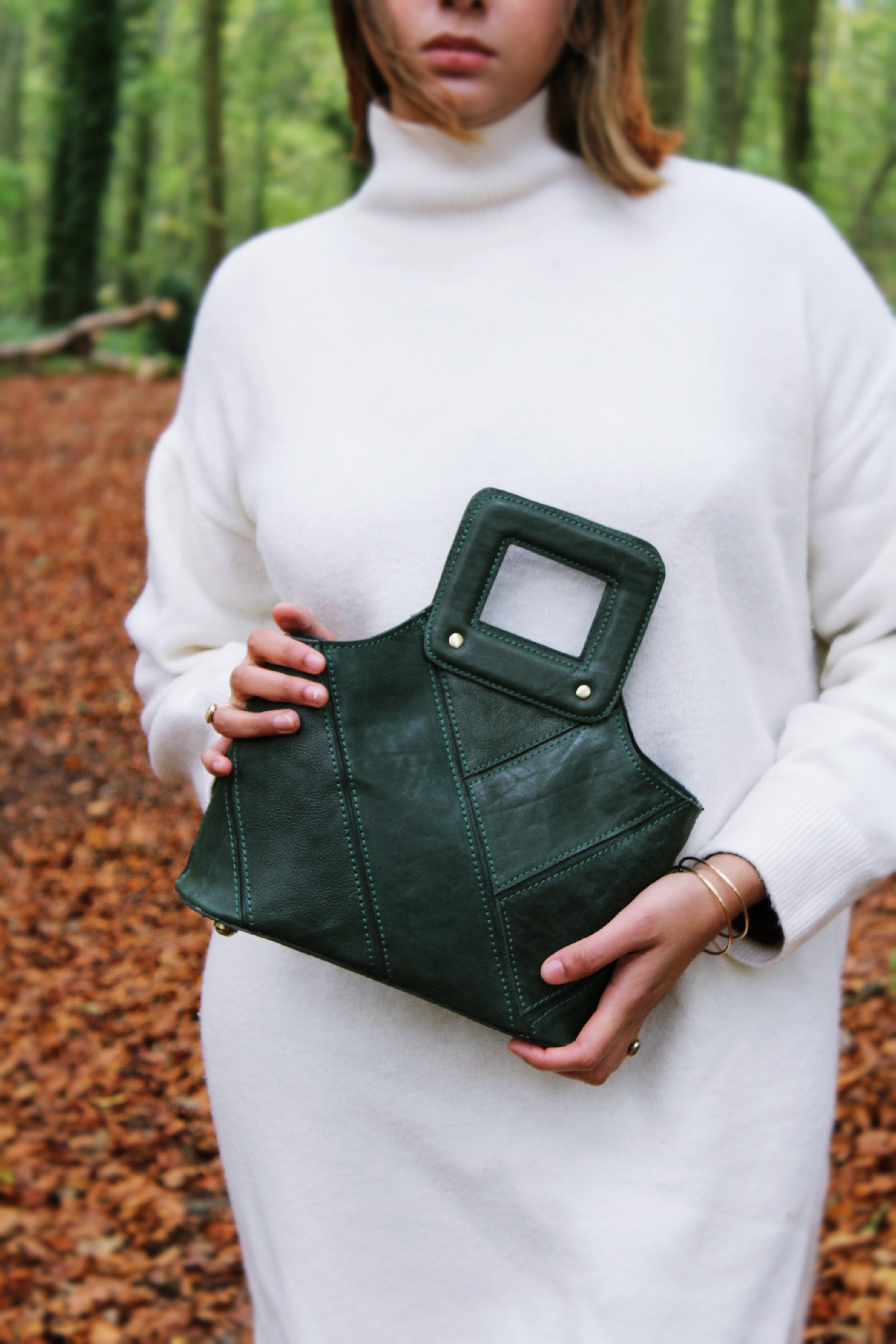 Alizay is a beautiful green leather handbag with an absolutely stunning stitched exterior. The attention to style is reflected in small details such as covering the magnetic closure with a thin layer of leather. The interior is a super soft microfibre lining with slots for cards, lipstick and mobile phone. It also has a zipped pocket for valuables. The bottom of the Alizay bag is studded so you can put her down without worrying about scuffs or damage.  Adjustable leather shoulder strap.