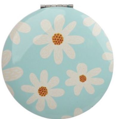 This Botanical Compact Mirror is the perfect choice for when you need to freshen up on-the-go. Featuring two mirrors including one magnifying mirror, all with a stylish daisy design, this compact is a handbag essential.  H: 6.5cm x W: 6.5cmx D:1cm  Metal and Glass