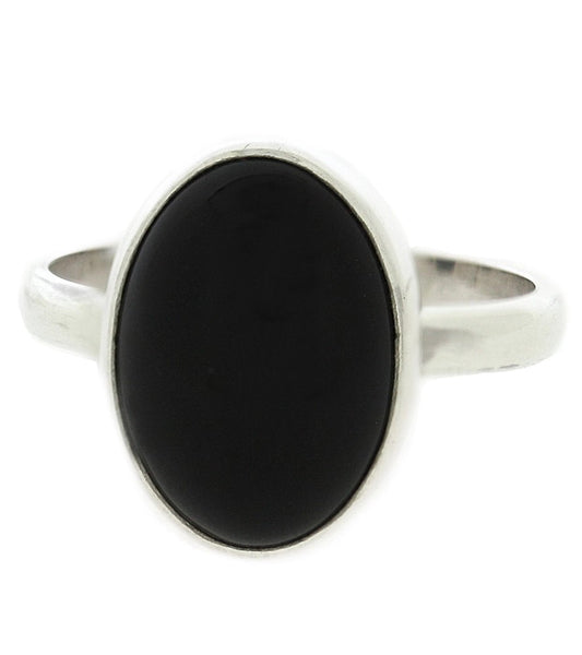 A beautiful oval stone in Onyx on a sterling silver band.   The decorative part of the ring measures width 8mm, height 13mm and depth 3mm. The band measures 2mm. All measurements are approximate and measured at widest/longest point.  Delivered gift boxed.