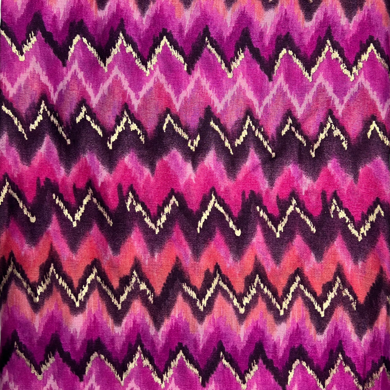 This beautiful scarf is crafted from a cotton blend fabric, featuring a stunning wave pattern in hot pink. The fringed ends and vibrant colour add a stylish accent to any outfit.      L: 180cm x W: 90cm  60% Cotton and 40% Recycled Viscose