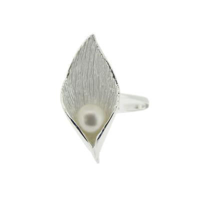 This is a delicate looking lily design sterling silver ring, enhanced with a fresh water pearl in the centre.  The width of the decorative design of the ring is 10mm, height 25mm and the depth is 5mm. The width of the band is 5mm. All measurements are approximate and measured at widest/longest point.  Delivered gift boxed.