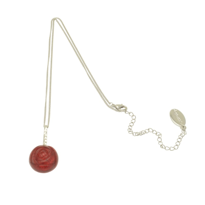 Discover the beauty of our red rose necklace! Made with marbled resin and a delicate twisted silver stem base, this necklace is truly unique. It's the perfect accessory for any occasion, adding a touch of elegance and charm.